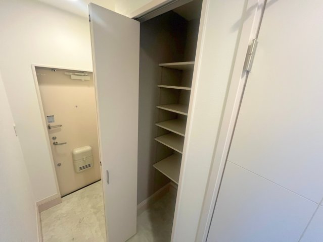 収納　大きいシューズボックスは靴がいっぱい入れれますね。