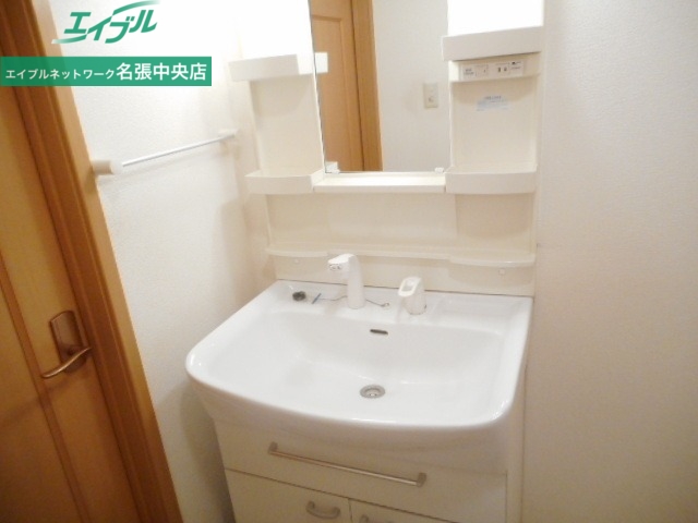 洗面設備　同型参考写真