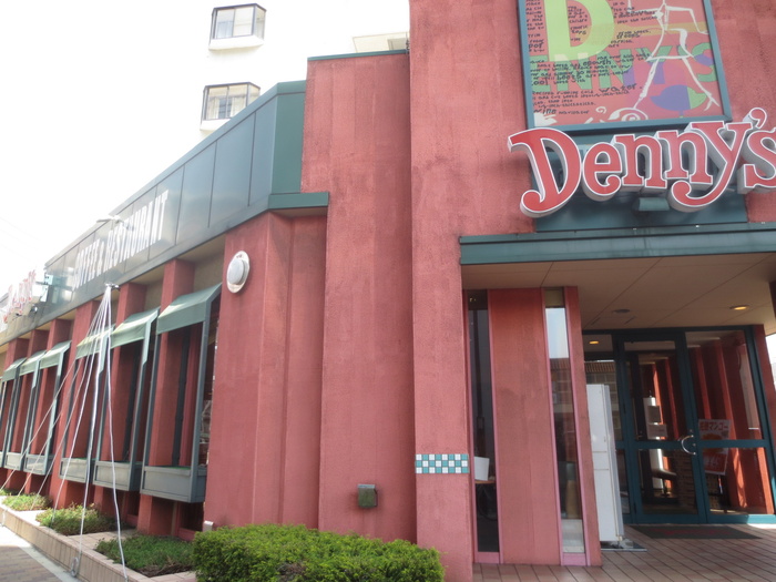飲食店　デニーズ（飲食店）まで710m