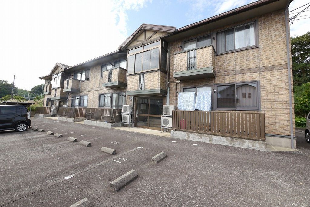 建物外観　駐車場