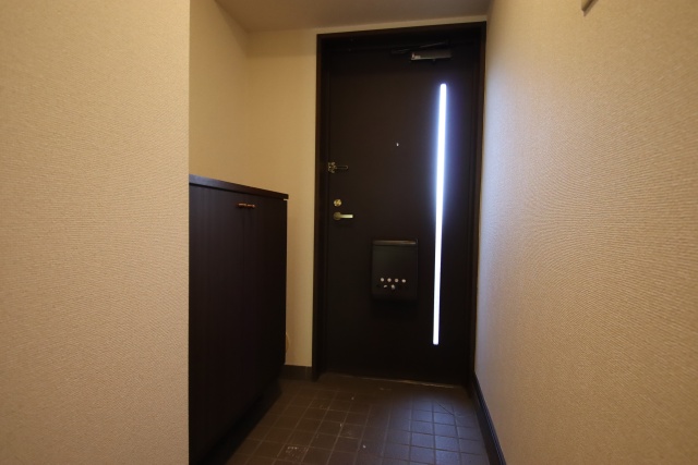 玄関　※別部屋参考写真です