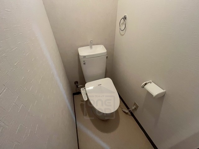 大阪モノレール彩都線 万博記念公園駅 徒歩25分 8階建 築51年のトイレ写真