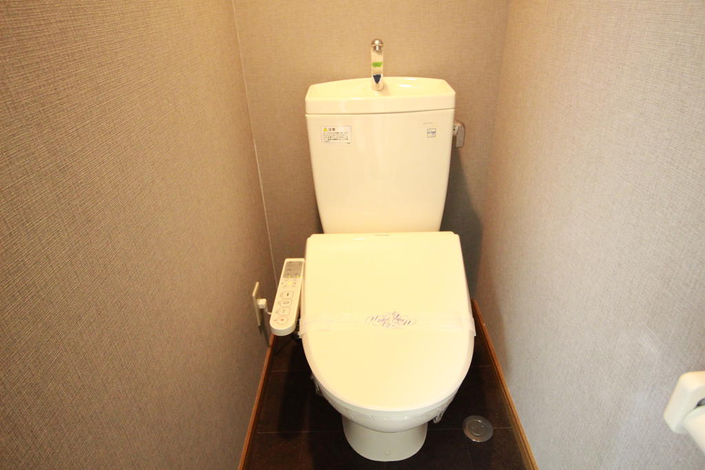 ＪＲ徳島線 蔵本駅 徒歩15分 3階建 築37年のトイレ写真