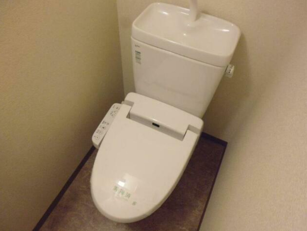 京急本線 京急蒲田駅 徒歩7分 8階建 築16年のトイレ写真