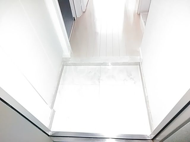 モンセラート横浜関内の玄関写真