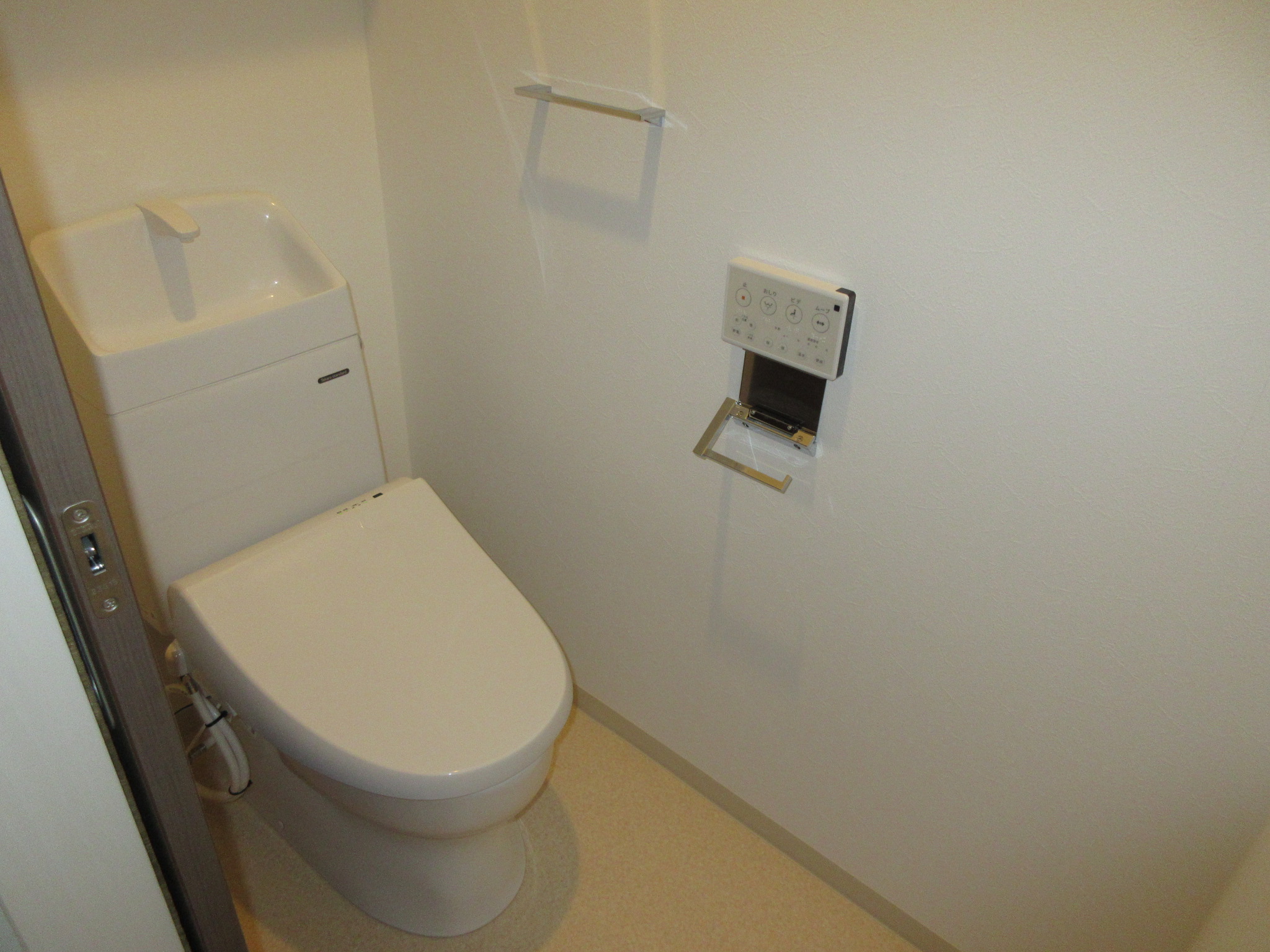 地下鉄谷町線 出戸駅 徒歩10分 3階建 築3年のトイレ写真