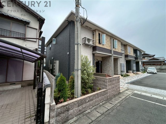 建物外観　宅配ボックス付きで不在時にも便利！