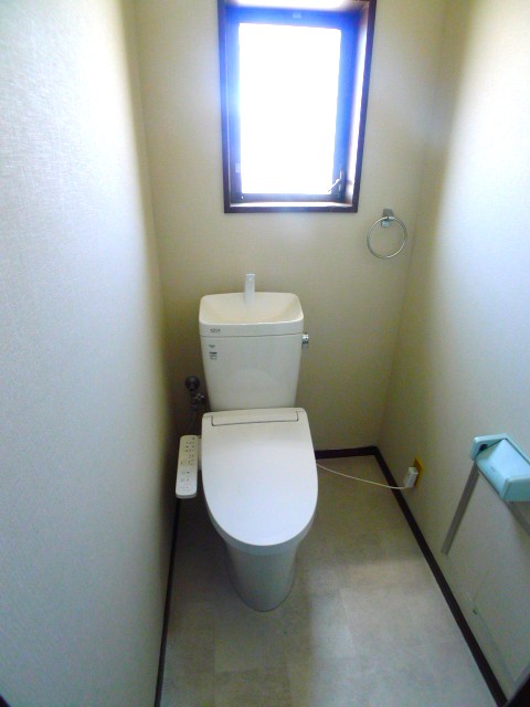 地下鉄東山線 覚王山駅 徒歩3分 4階建 築38年のトイレ写真