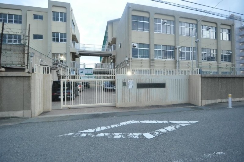 中学校　神戸市立鷹取中学校（中学校）まで1648m