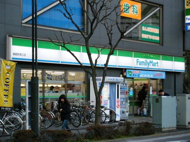 コンビニ　ファミリーマート（コンビニ）まで22m