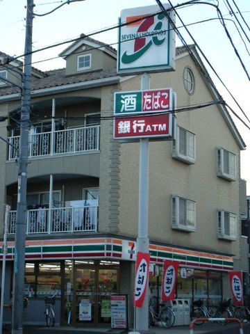 コンビニ　セブンイレブン（コンビニ）まで562m