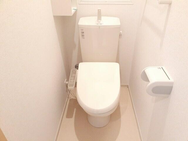 小田急線 新百合ケ丘駅 徒歩17分 3階建 築11年のトイレ写真