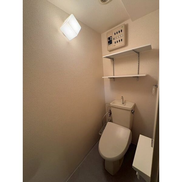 地下鉄四つ橋線 住之江公園駅 徒歩10分 15階建 築36年のトイレ写真