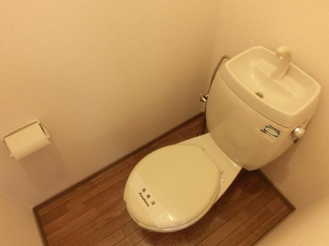 トイレ　清潔感のあるトイレです