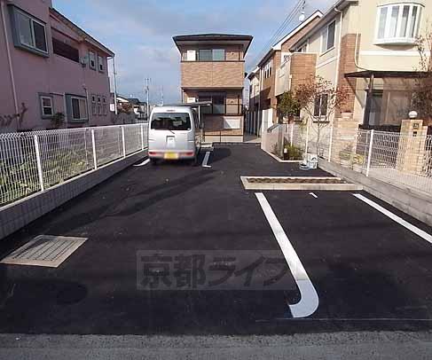 駐車場　一戸建みたいな賃貸ハイツです・
