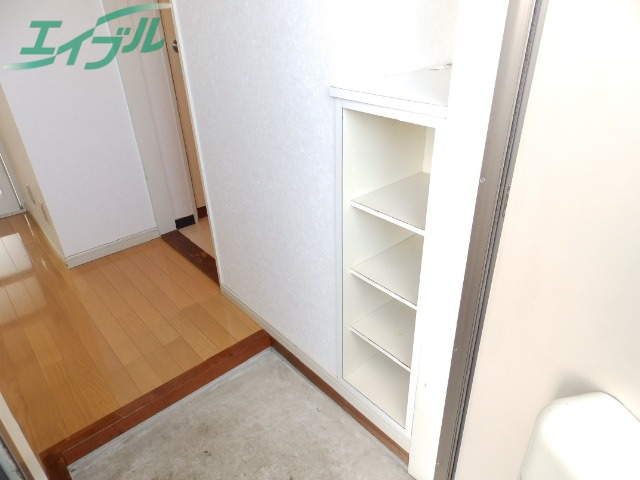 玄関　※同棟別部屋の写真です