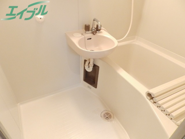バス・シャワールーム　※同棟別部屋の写真です