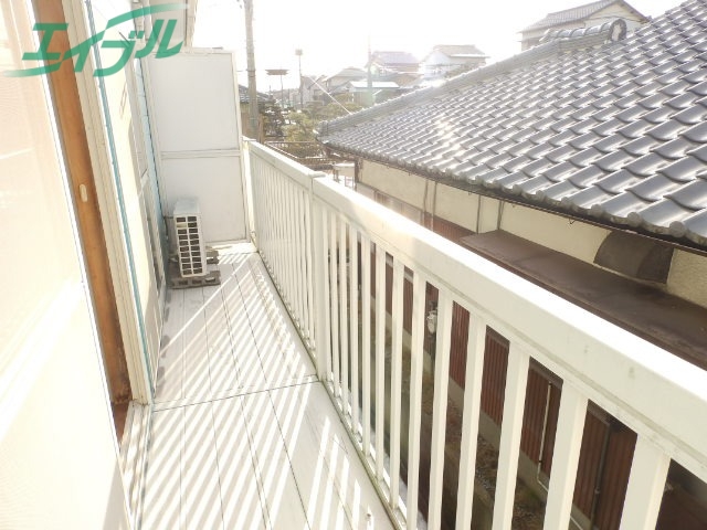 バルコニー　同棟別部屋の写真です