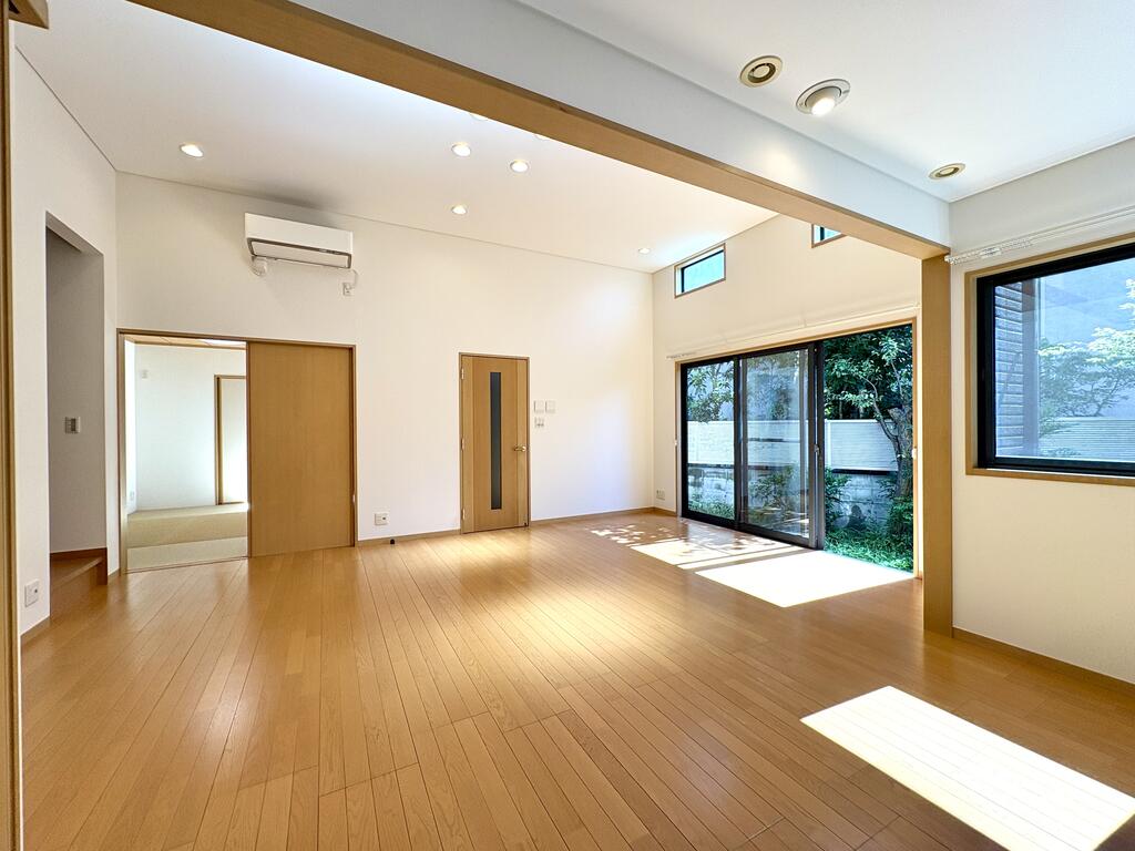 世田谷区中町1丁目戸建の居間写真