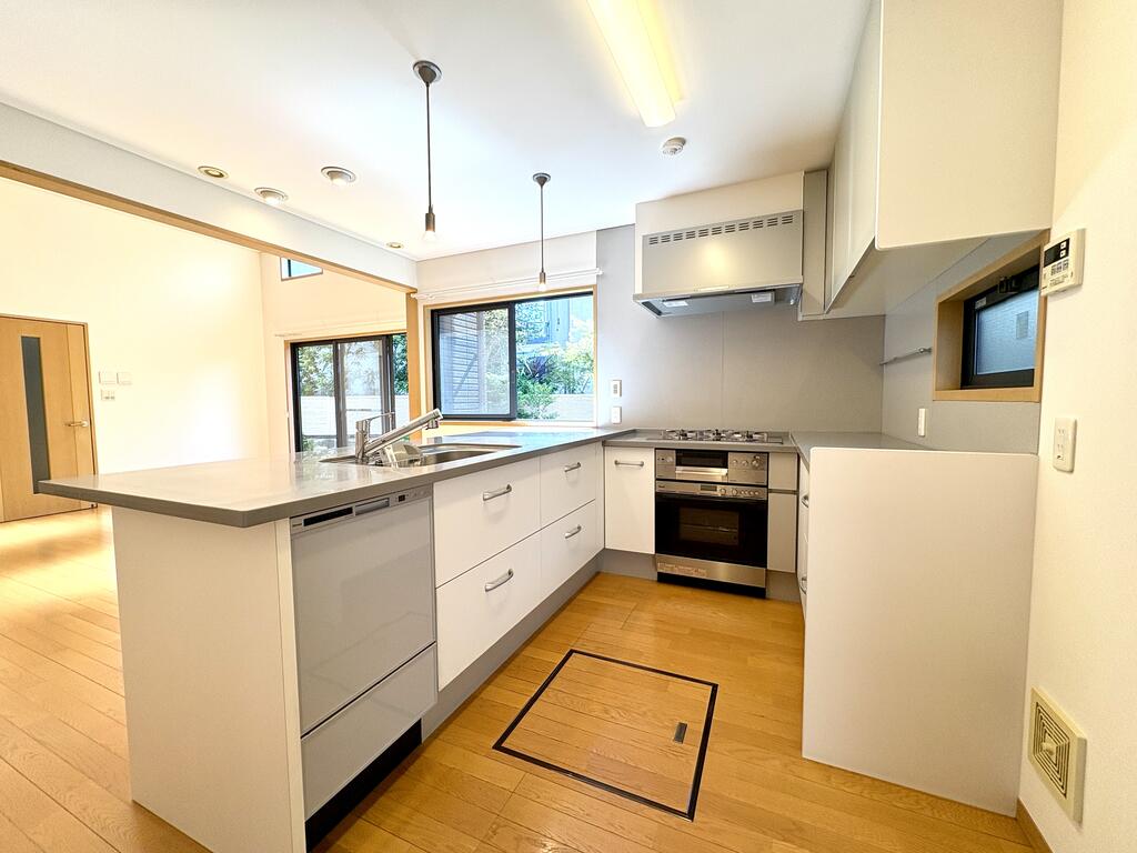 世田谷区中町1丁目戸建のキッチン写真