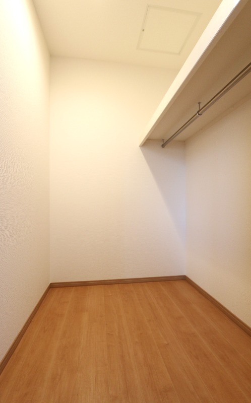 収納　かなり広いウォークインクローゼット