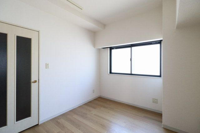 菱和パレス三軒茶屋壱番館の居間写真