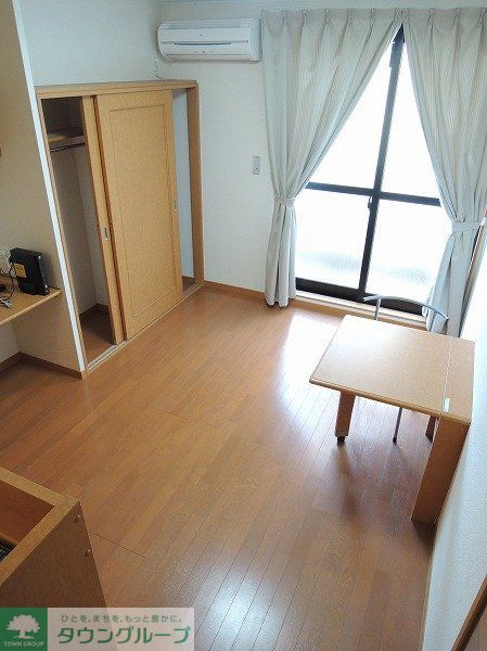 レオパレスプレミールの居間写真