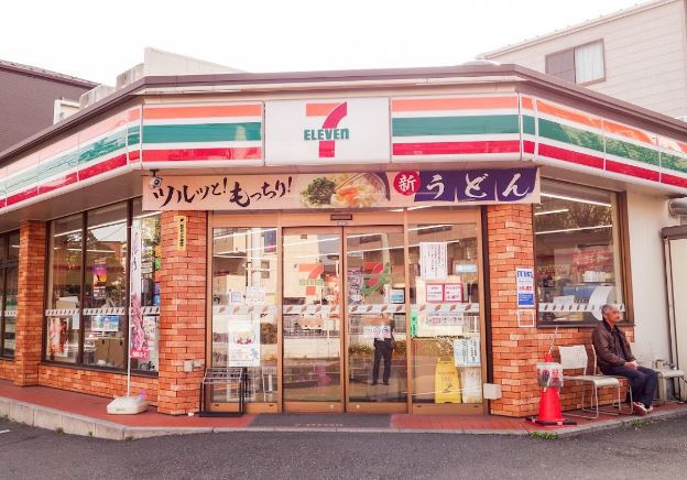 コンビニ　セブンイレブン（コンビニ）まで410m