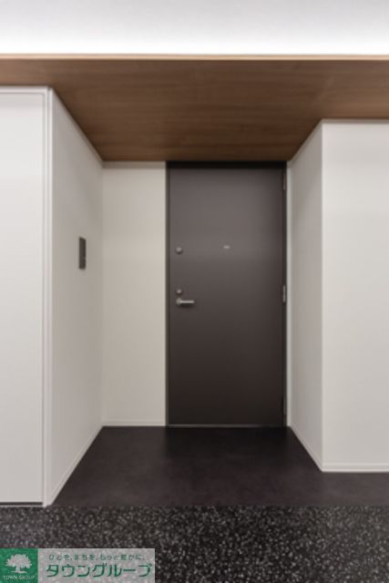 玄関　※写真は同タイプ住戸です。
