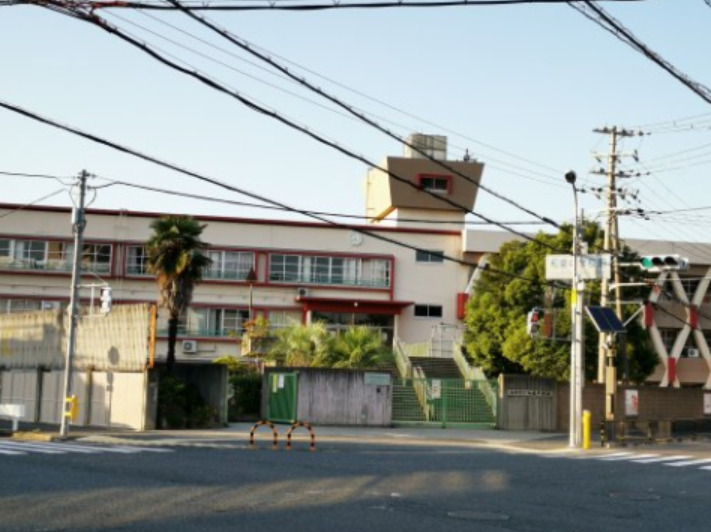 中学校　和泉市立和泉中学校（中学校）まで624m