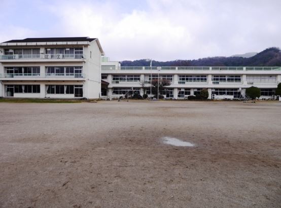 小学校　つくば市立小田小学校（小学校）まで492m