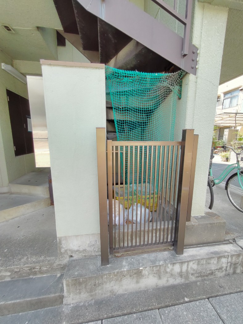 エントランス　敷地内ゴミ置き場（居住用）
