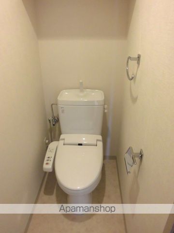地下鉄御堂筋線 江坂駅 徒歩12分 10階建 築19年のトイレ写真