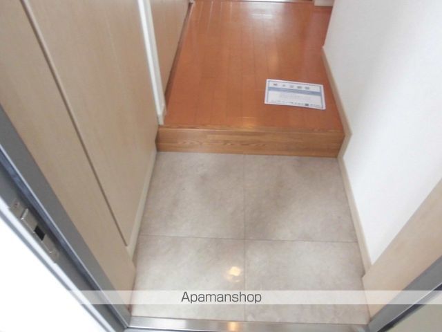 地下鉄御堂筋線 江坂駅 徒歩12分 10階建 築19年の玄関写真