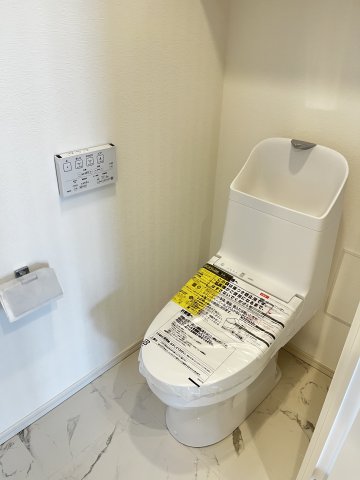 トイレ　温水洗浄暖房便座