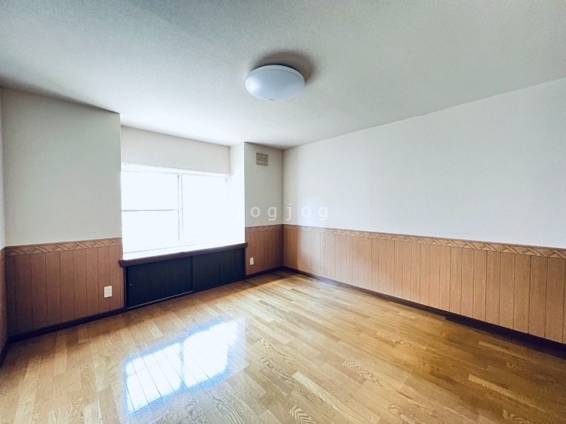 その他部屋・スペース　日当たりの良い明るい洋室です。