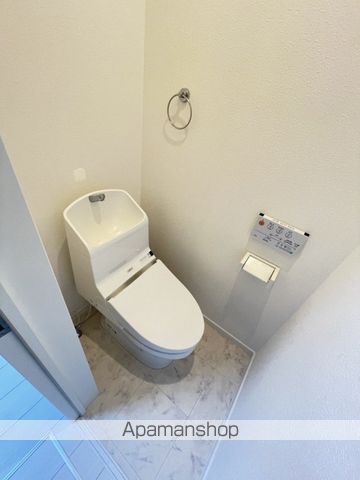 京急本線 上大岡駅 徒歩9分 2階建 築11年のトイレ写真