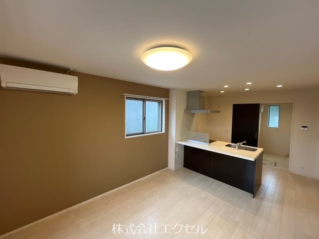 居室・リビング　広々とした明るいリビングです。
