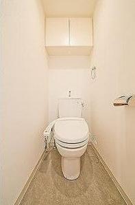 トイレ　写真は同マンションの別のお部屋の場合があります