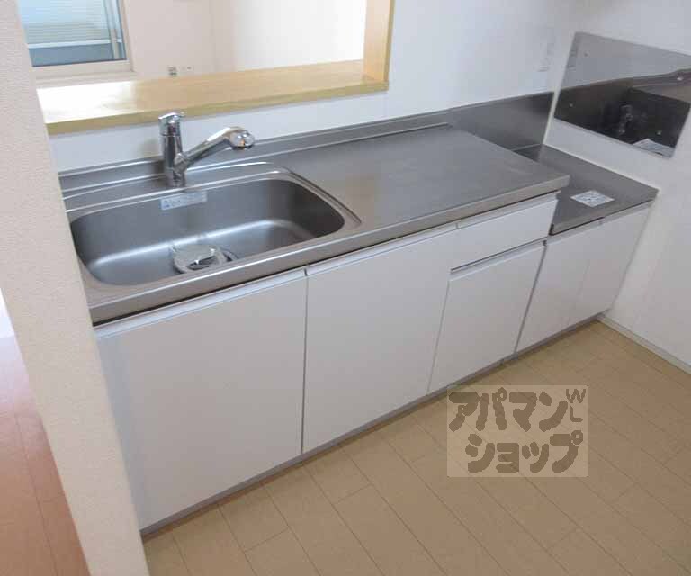 キッチン　作業スペースも広々
