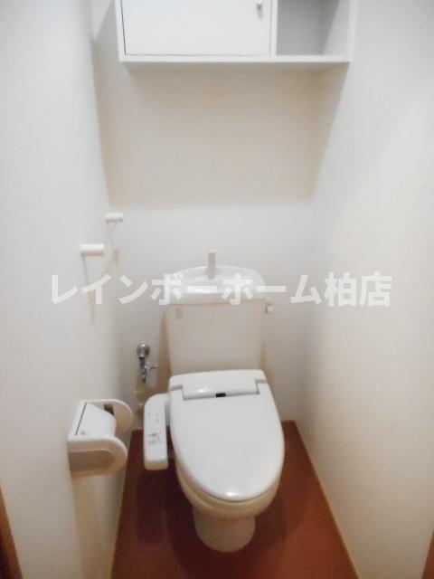 トイレ　温水洗浄便座です