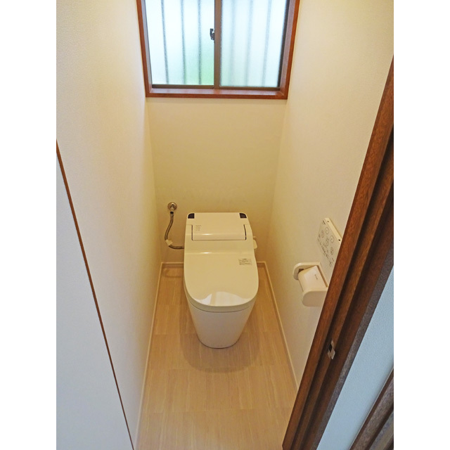 藤沢市鵠沼海岸5丁目戸建のトイレ写真