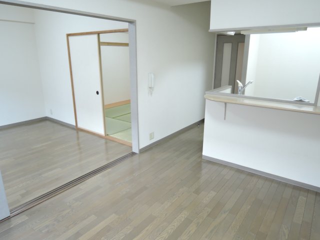 サニーコート桑名の居間写真