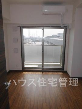 ＪＲ東海道本線 高槻駅 徒歩15分 7階建 築9年の居間写真