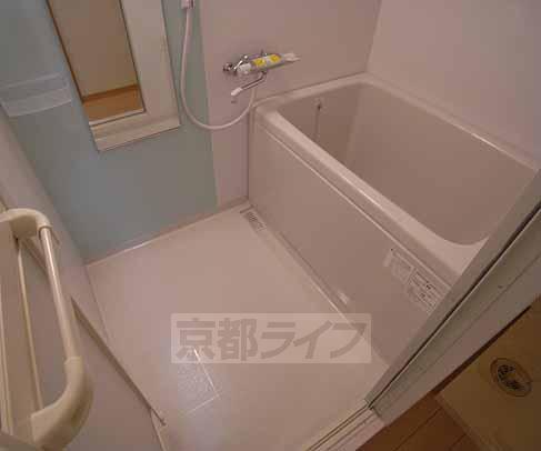 バス・シャワールーム　お風呂も広々です！