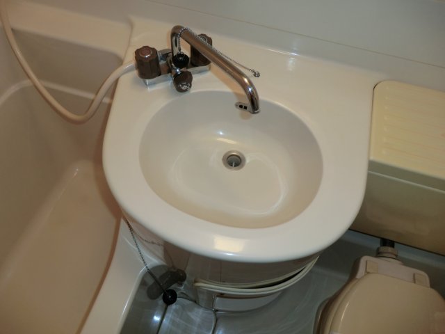 洗面設備　浴室内に洗面台付き！