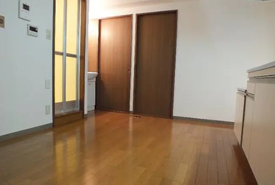 東建ニューハイツ九段の居間写真