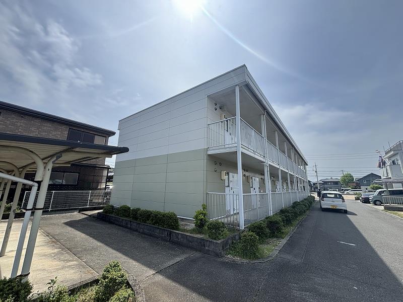 レオパレスリヴァージュ西の京の外観写真