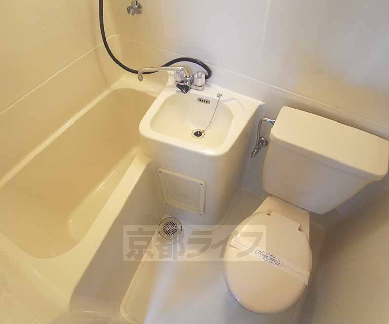 バス・シャワールーム　３点ユニットバスです。