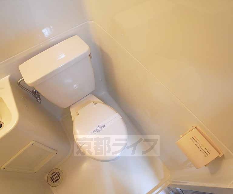 トイレ　３点ユニットバスのおトイレです。